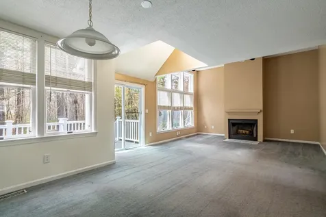 23 Goldfinch Lane Nashua NH 03062