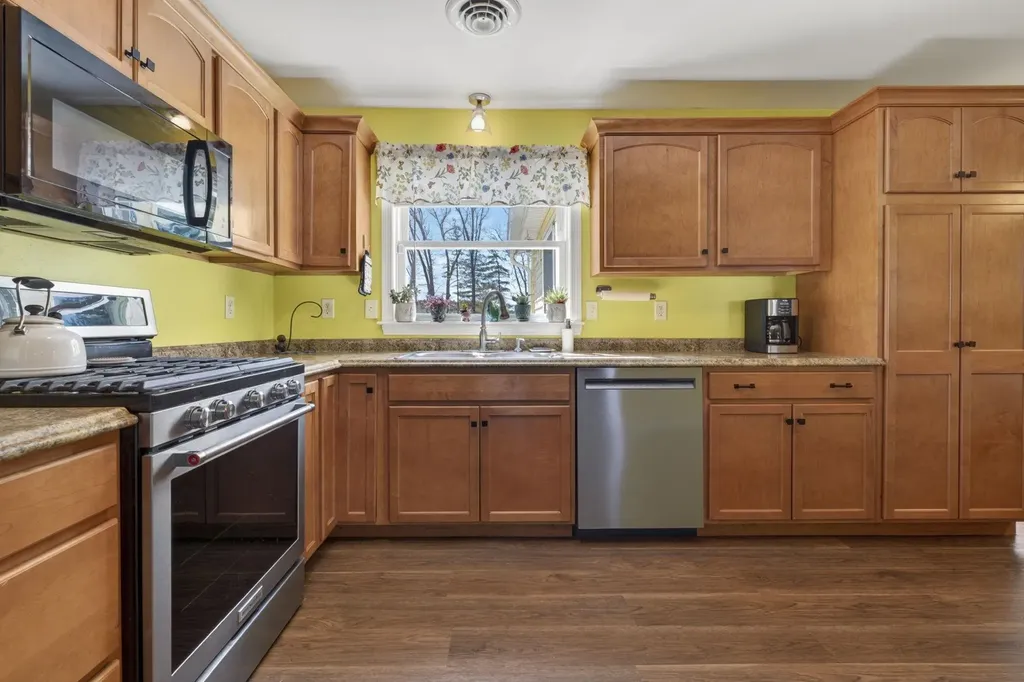 45 Damon Avenue Nashua NH 03064