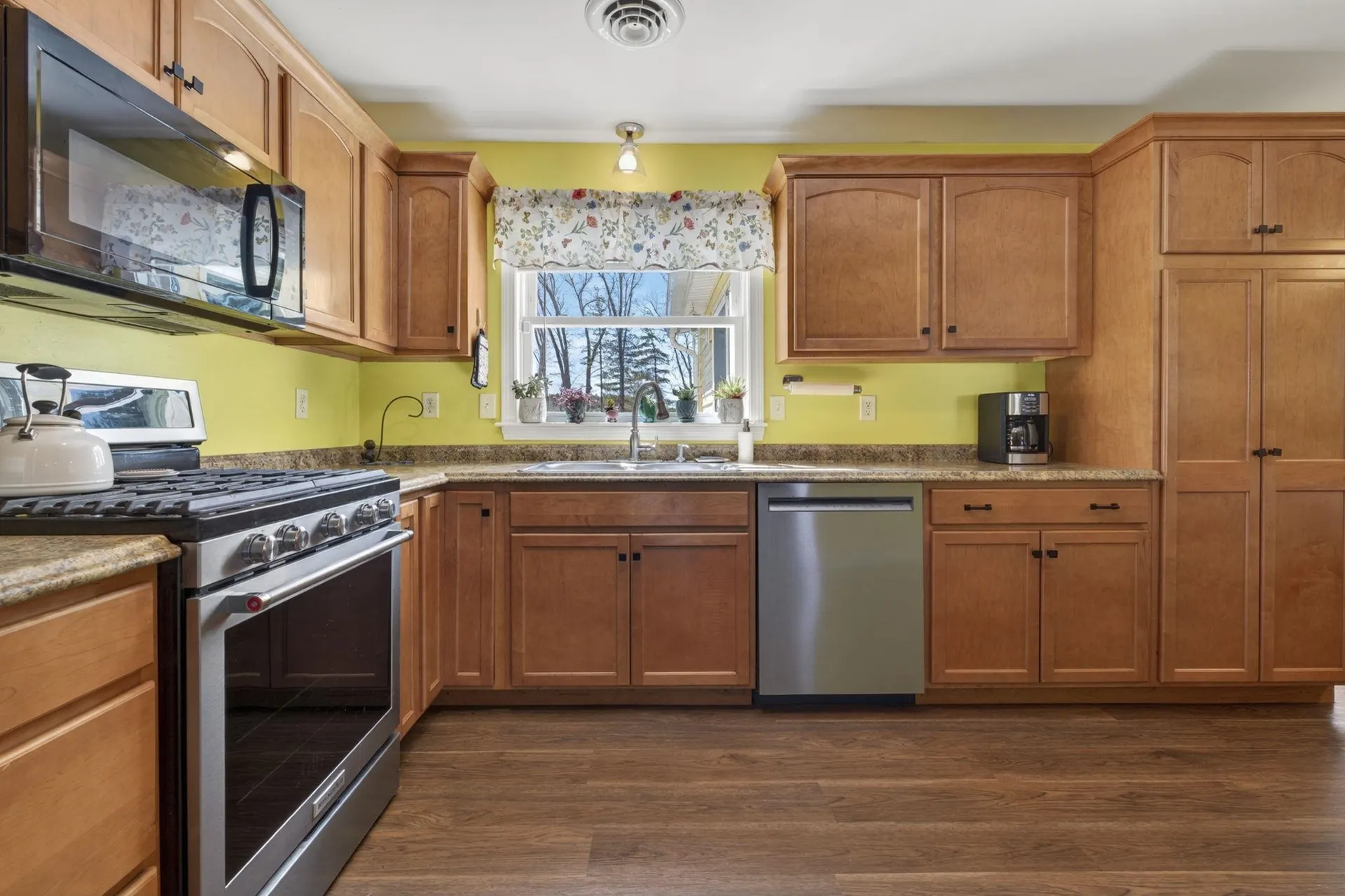 45 Damon Avenue Nashua NH 03064