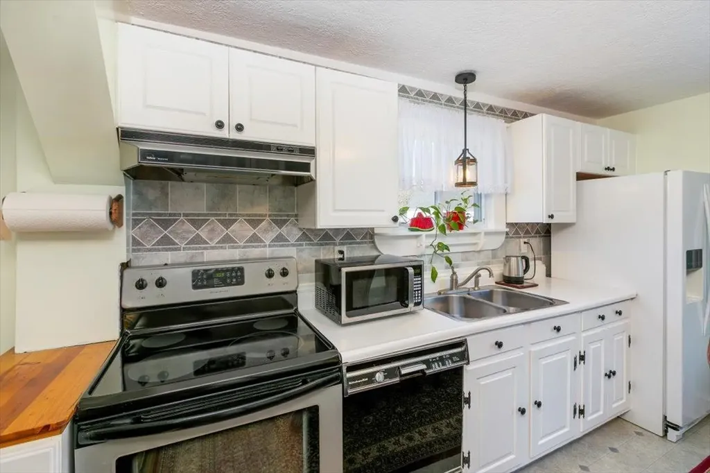 648 Mast Road Goffstown NH 03045