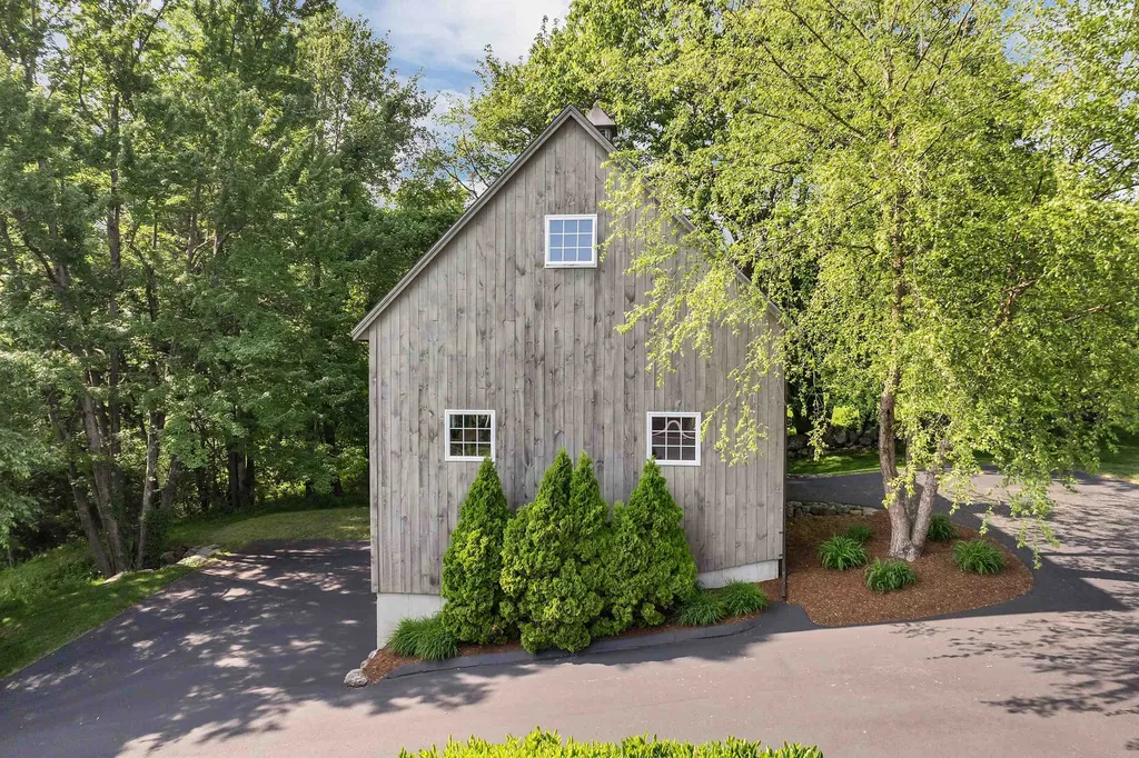 9 Quinn Road Hancock NH 03449