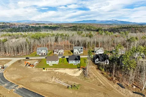 95 Lady Walsingham Way Laconia NH 03246