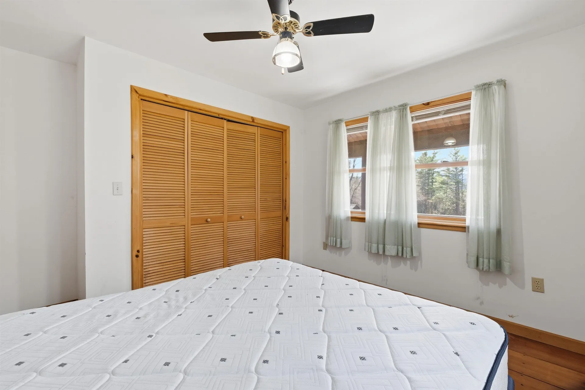 218 E Side Road Wentworth NH 03282