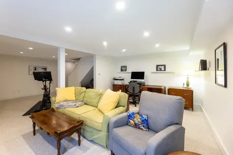 8 Fairview Avenue Hanover NH 03755