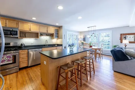 8 Fairview Avenue Hanover NH 03755