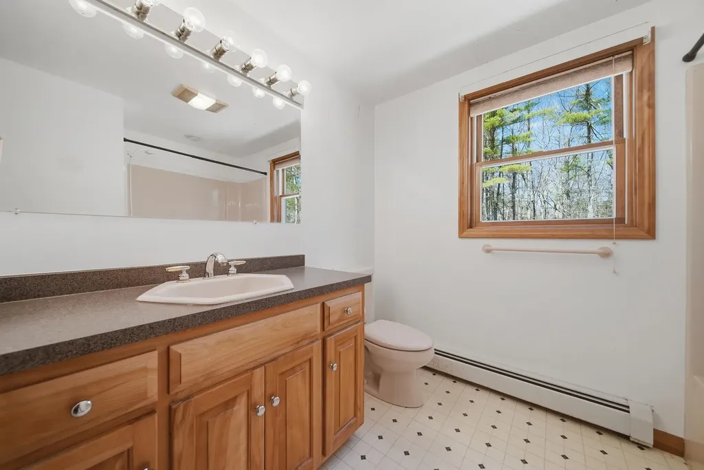 160 Copp Drive Fremont NH 03044