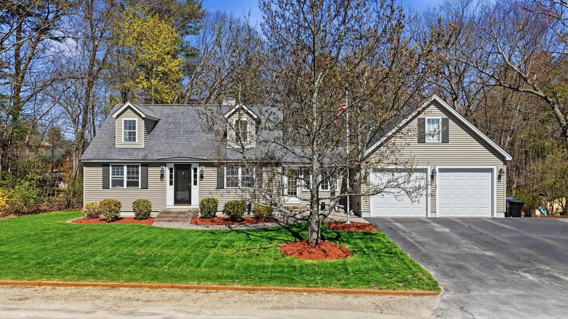 7 Vernon Street Hudson NH 03051