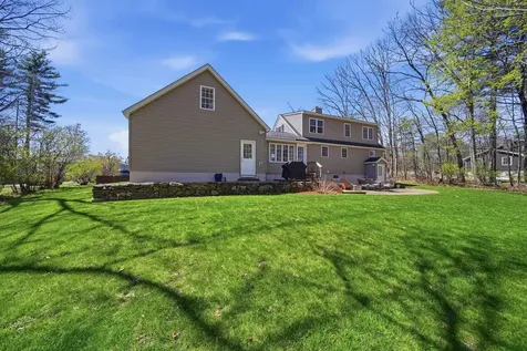 7 Vernon Street Hudson NH 03051