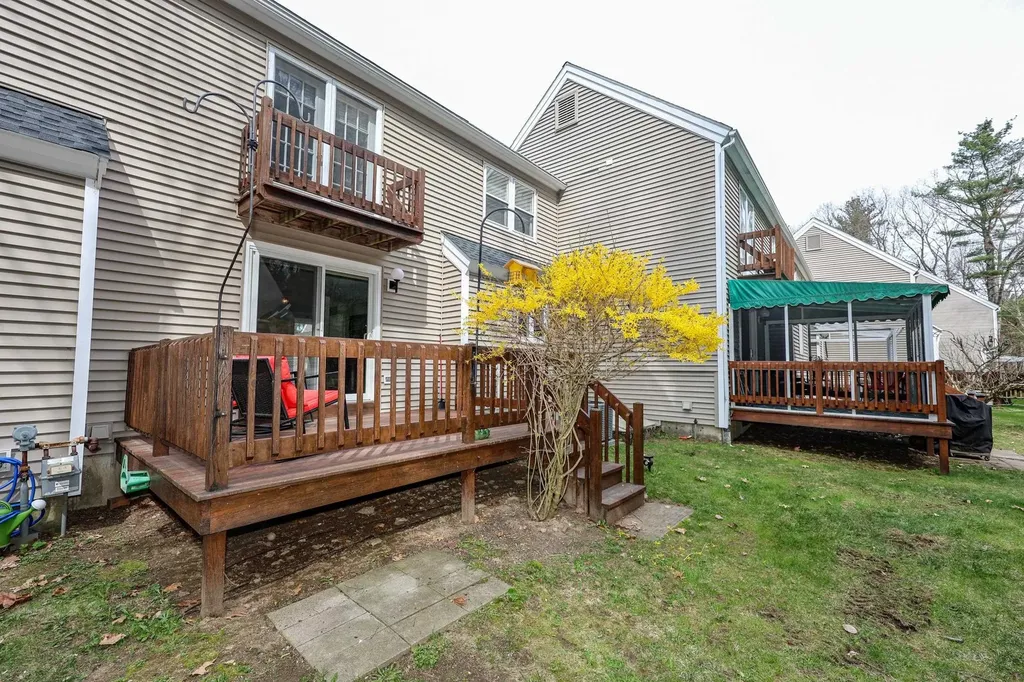 38 Winterwood Drive Londonderry NH 03053