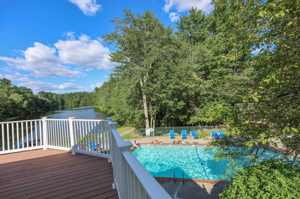 38 Winterwood Drive Londonderry NH 03053
