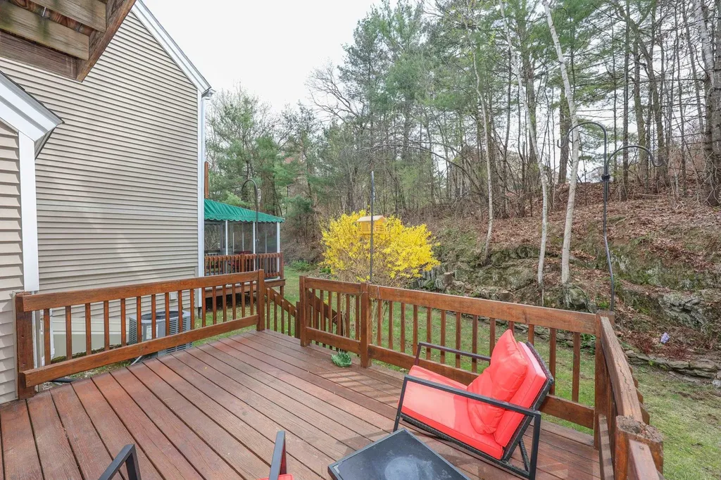 38 Winterwood Drive Londonderry NH 03053