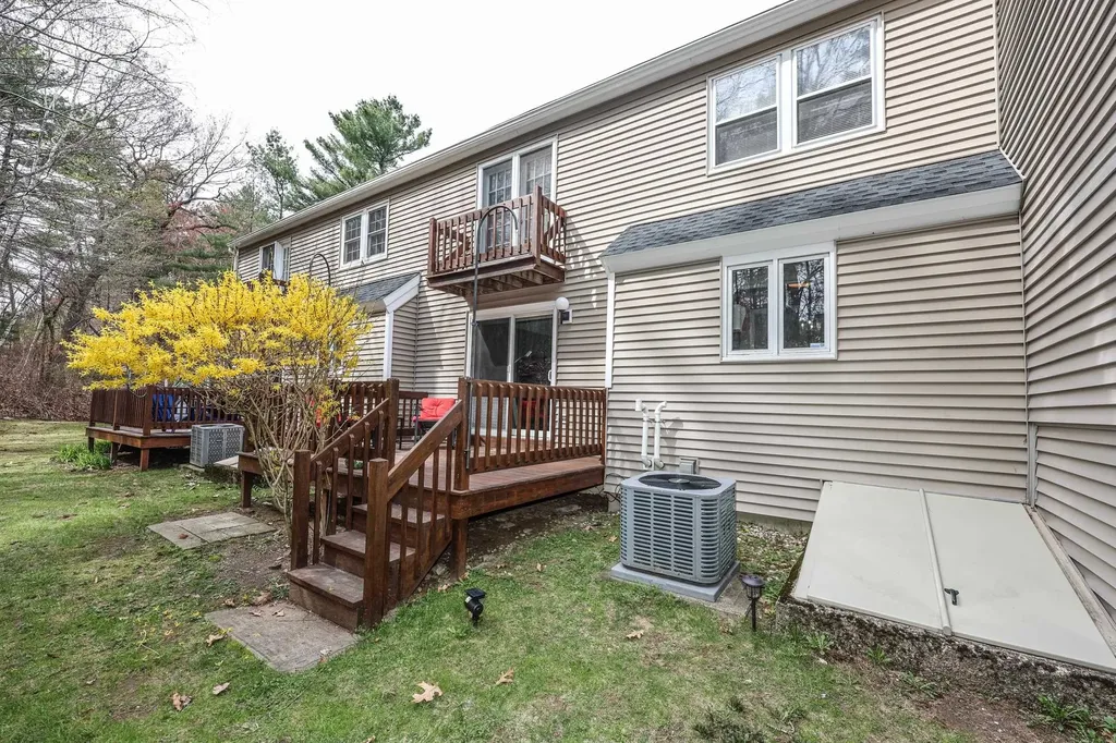 38 Winterwood Drive Londonderry NH 03053
