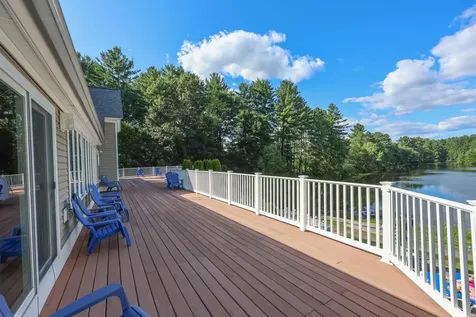 38 Winterwood Drive Londonderry NH 03053