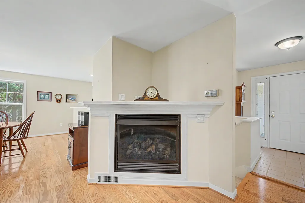 32 Cricenti Lane New London NH 03257