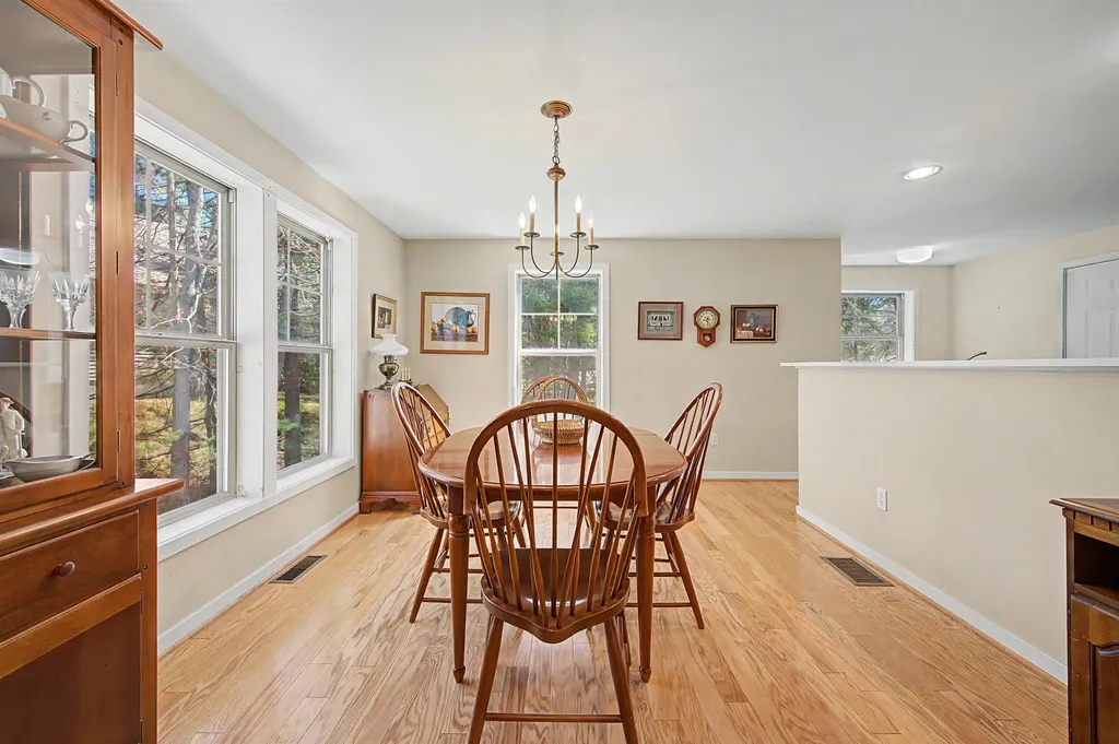 32 Cricenti Lane New London NH 03257