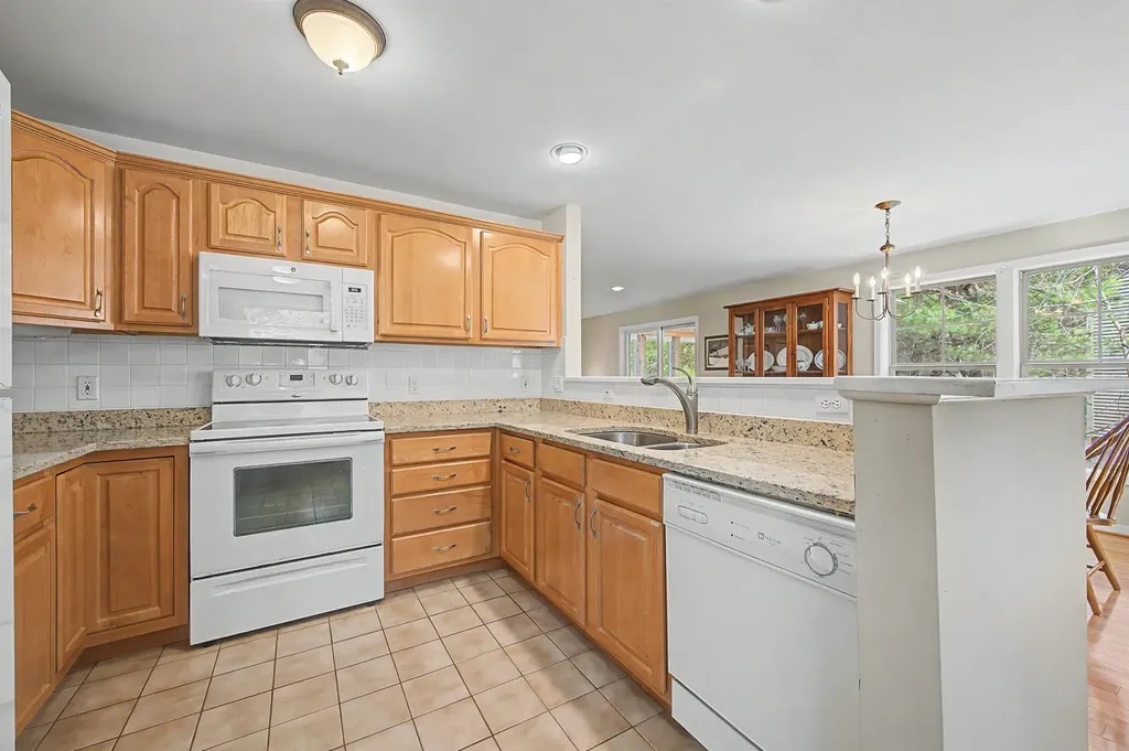 32 Cricenti Lane New London NH 03257