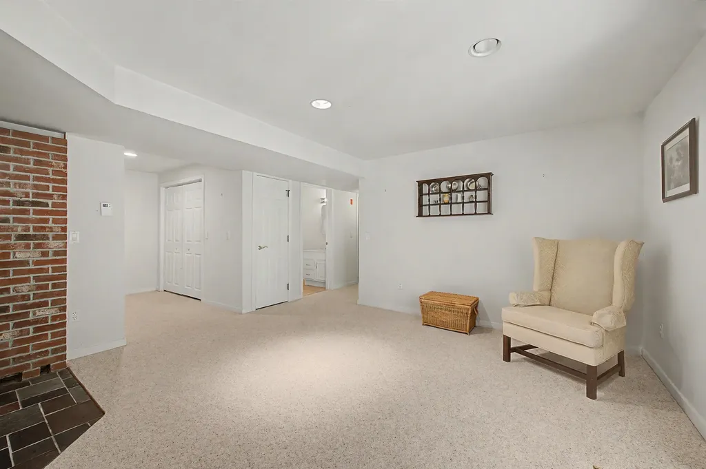 32 Cricenti Lane New London NH 03257