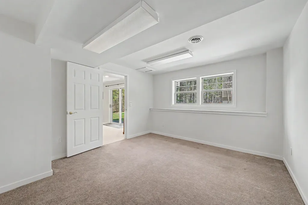 32 Cricenti Lane New London NH 03257