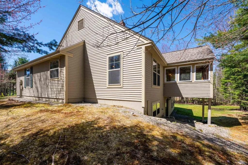 32 Cricenti Lane New London NH 03257