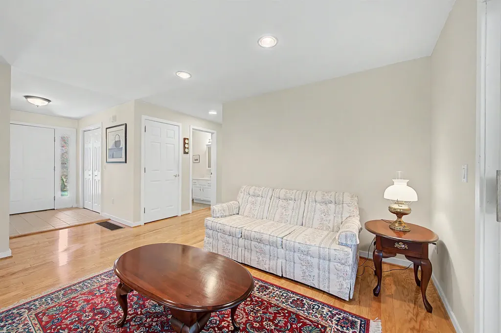 32 Cricenti Lane New London NH 03257