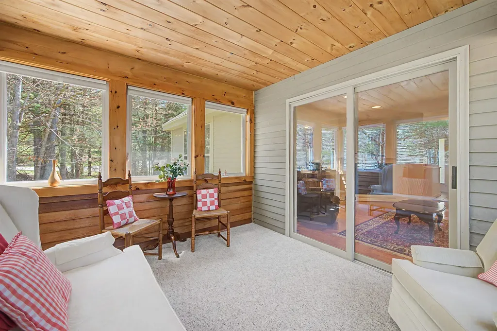 32 Cricenti Lane New London NH 03257