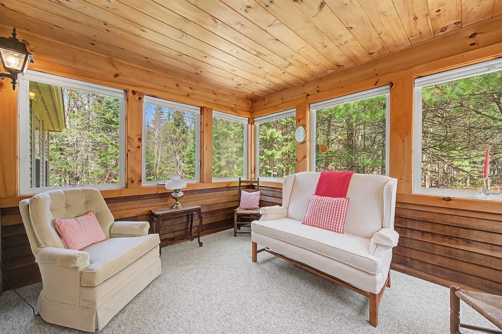 32 Cricenti Lane New London NH 03257