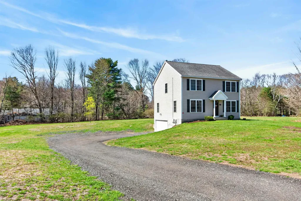 6 Pond Street Newton NH 03858