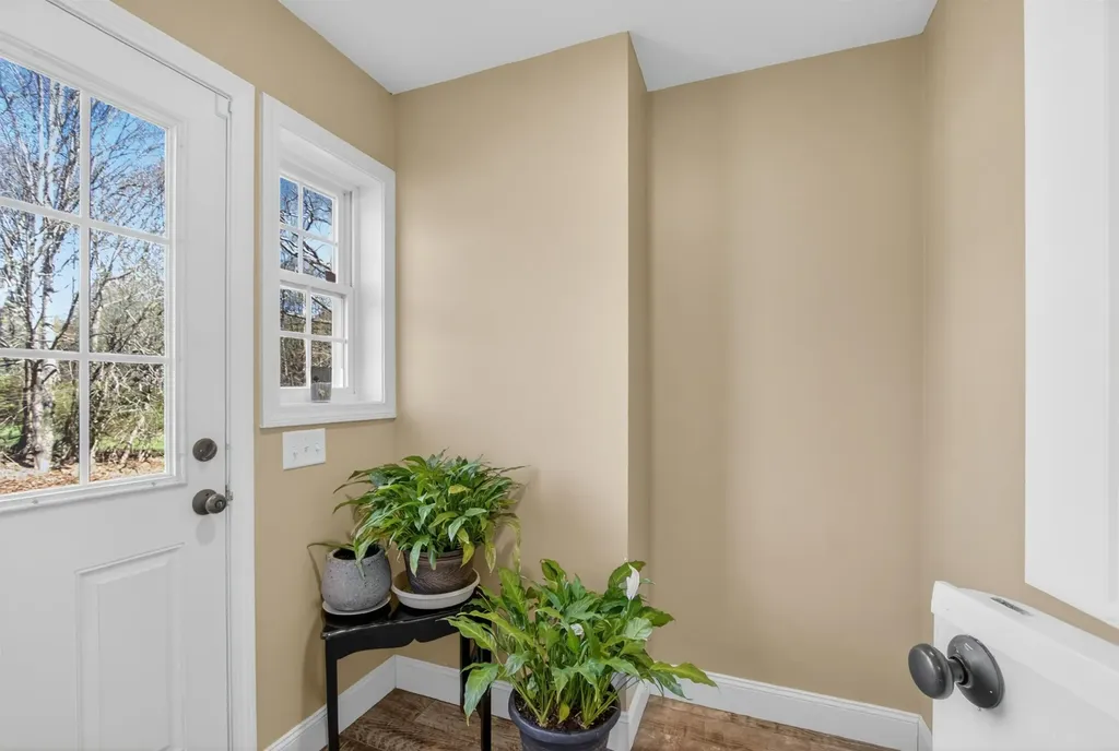 6 Pond Street Newton NH 03858