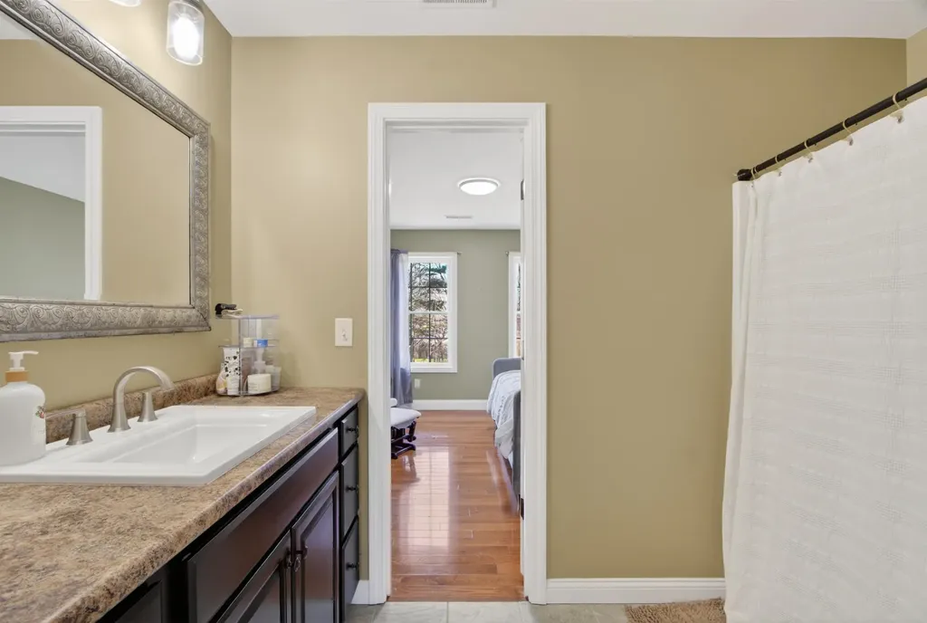 6 Pond Street Newton NH 03858