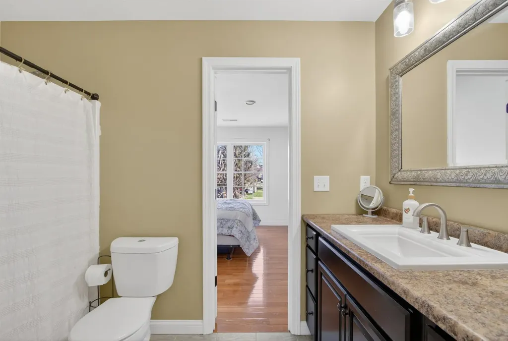 6 Pond Street Newton NH 03858