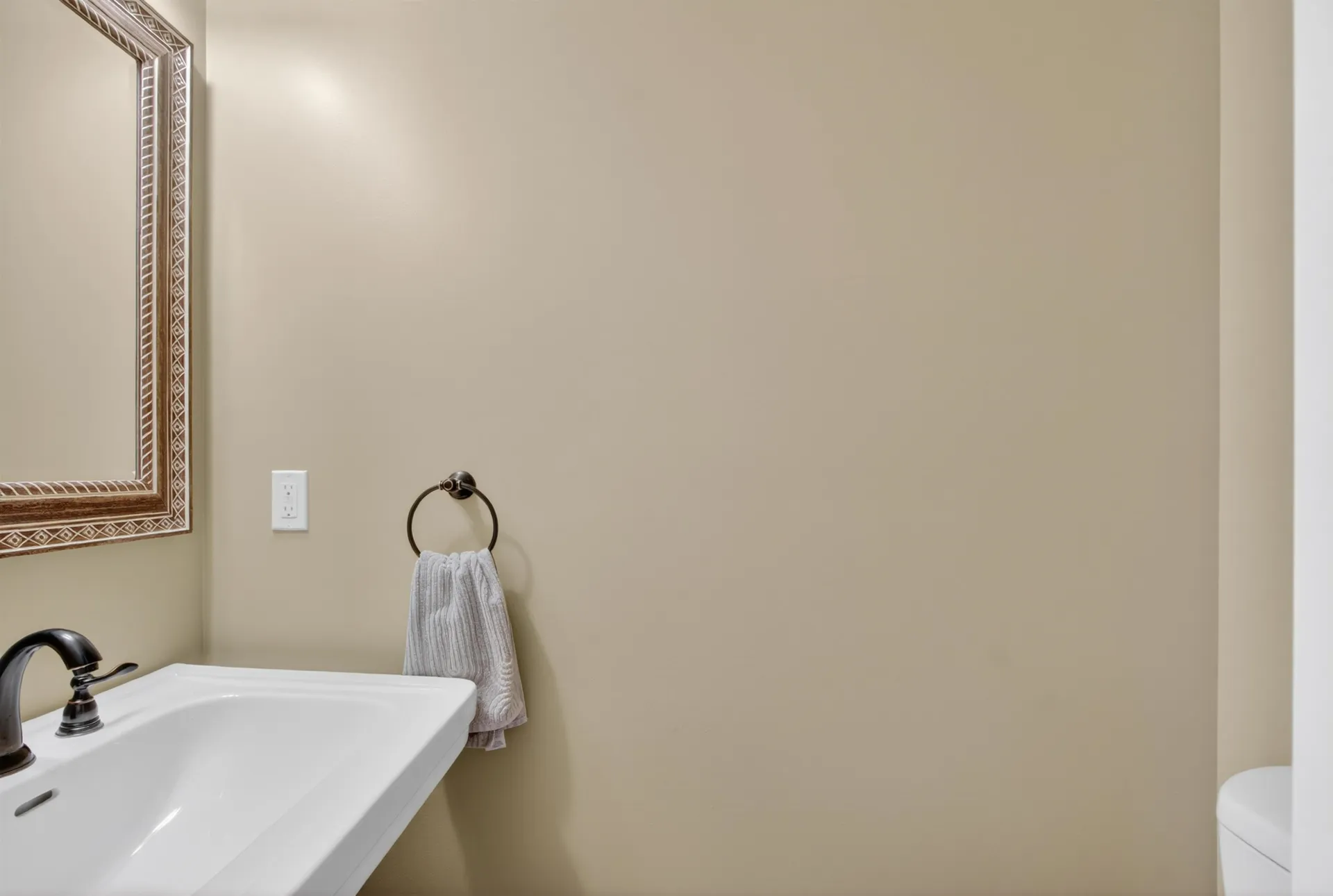 6 Pond Street Newton NH 03858