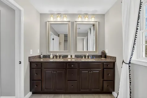 6 Pond Street Newton NH 03858