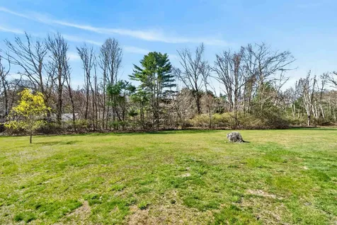 6 Pond Street Newton NH 03858