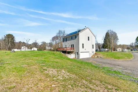 6 Pond Street Newton NH 03858
