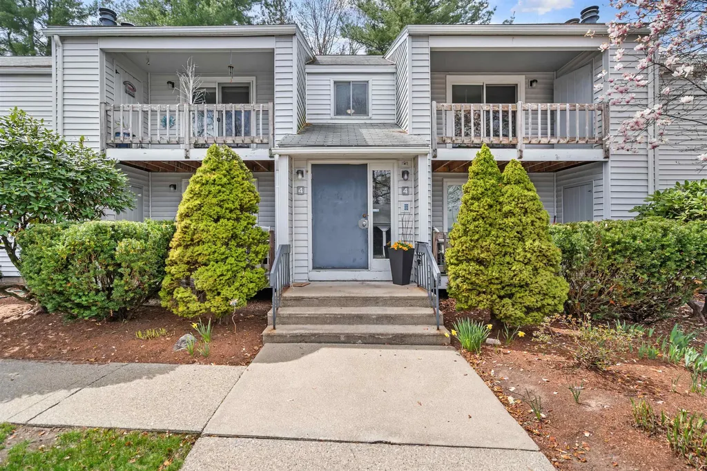 4 Ternbury Square Nashua NH 03060