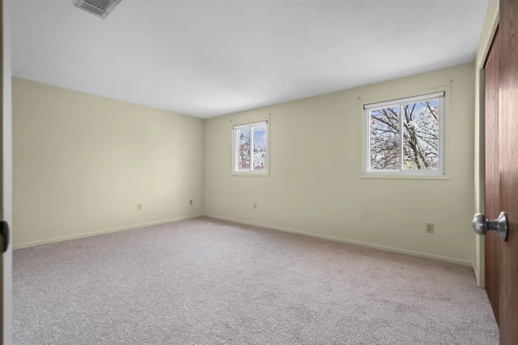 4 Ternbury Square Nashua NH 03060