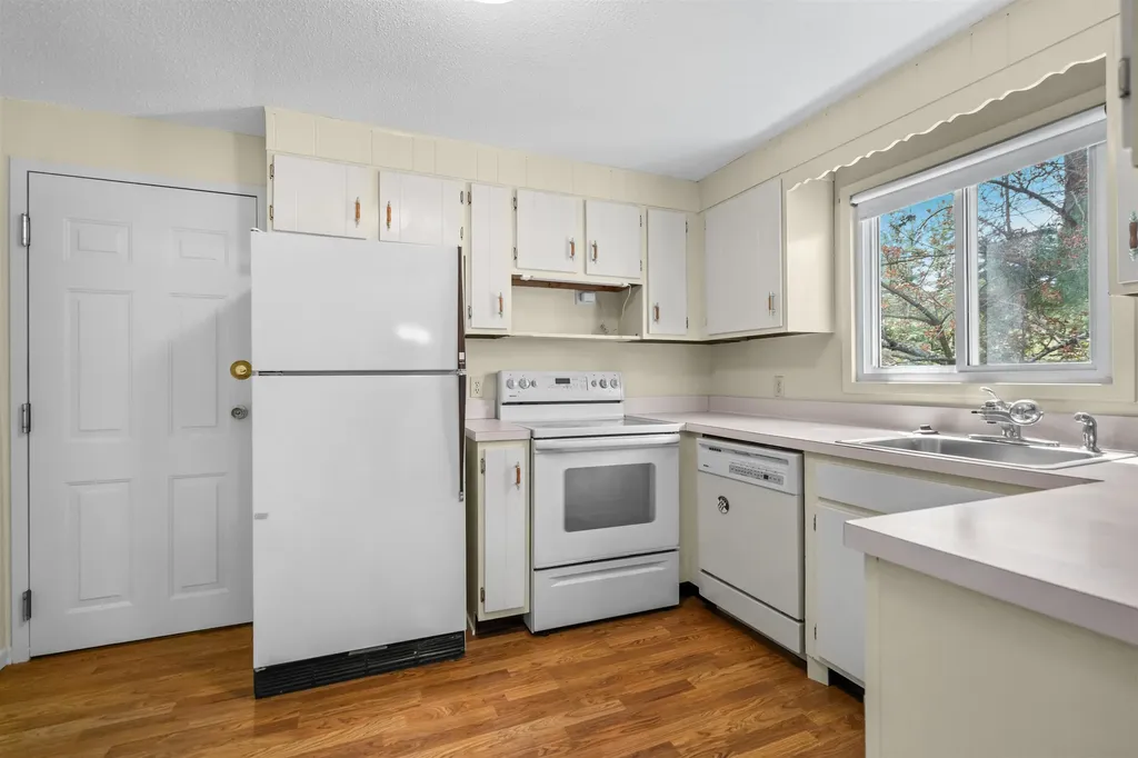 4 Ternbury Square Nashua NH 03060