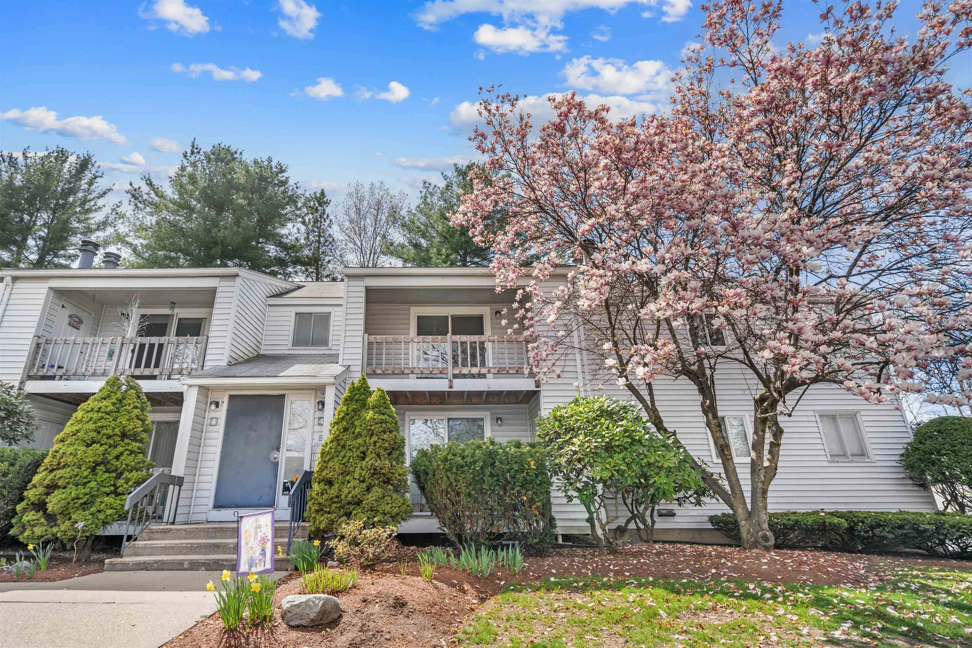 4 Ternbury Square Nashua NH 03060