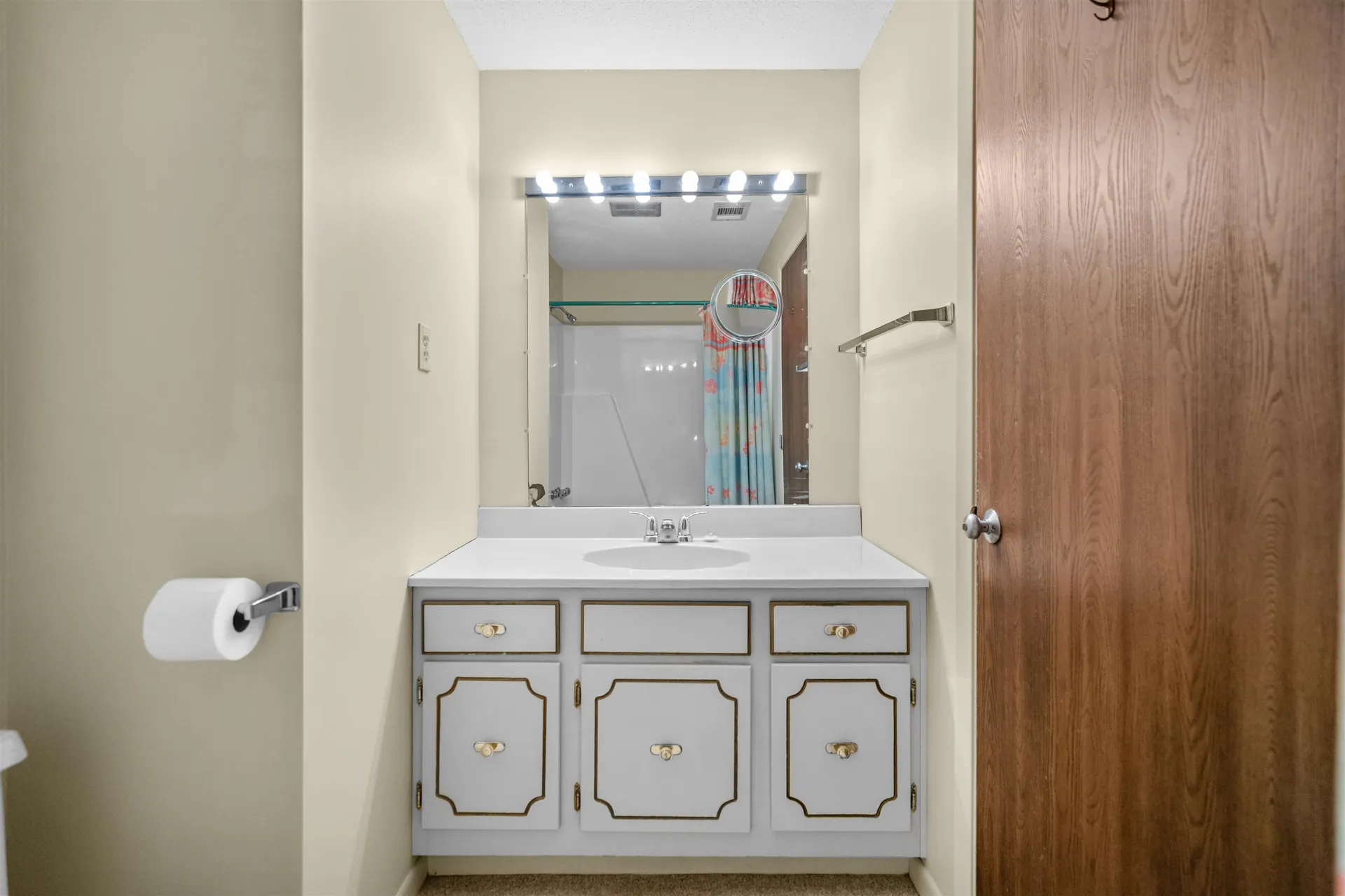 4 Ternbury Square Nashua NH 03060