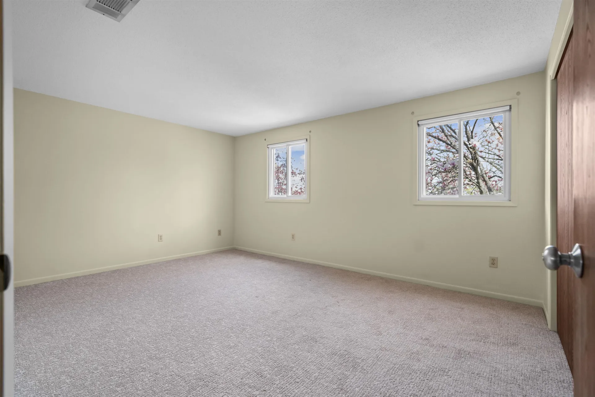 4 Ternbury Square Nashua NH 03060