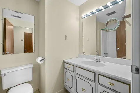 4 Ternbury Square Nashua NH 03060