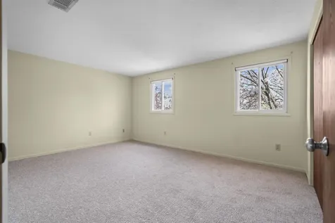 4 Ternbury Square Nashua NH 03060