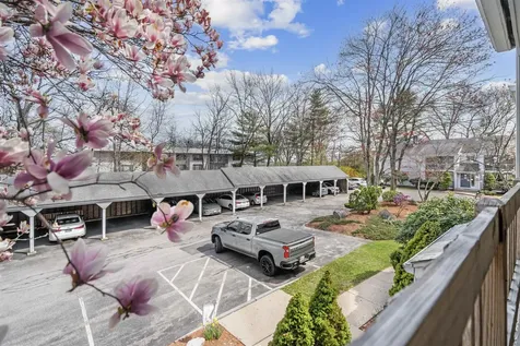 4 Ternbury Square Nashua NH 03060