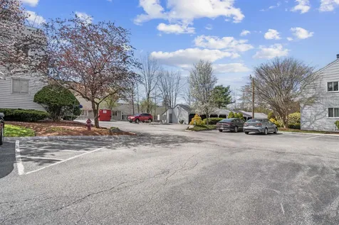 4 Ternbury Square Nashua NH 03060