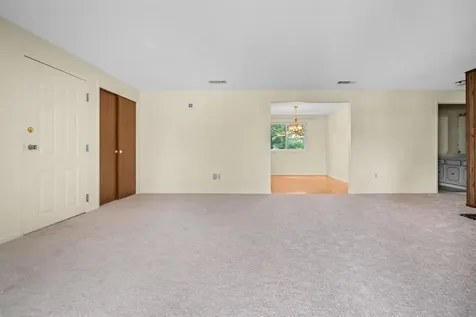 4 Ternbury Square Nashua NH 03060