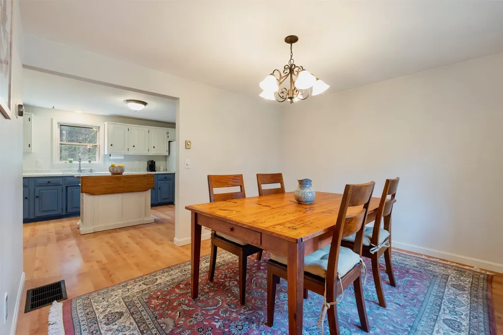 12 Dogtown Road Exeter NH 03833