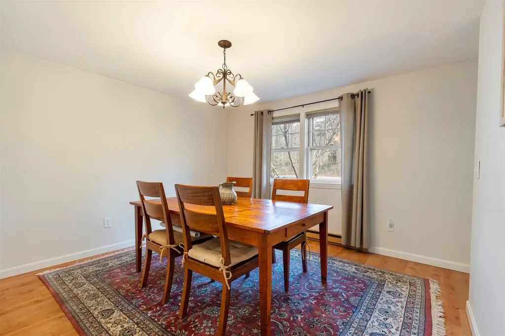 12 Dogtown Road Exeter NH 03833