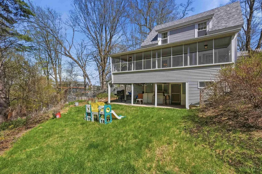 3 Maple Avenue Hudson NH 03051