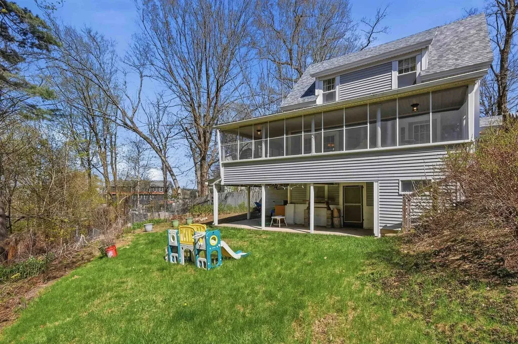 3 Maple Avenue Hudson NH 03051