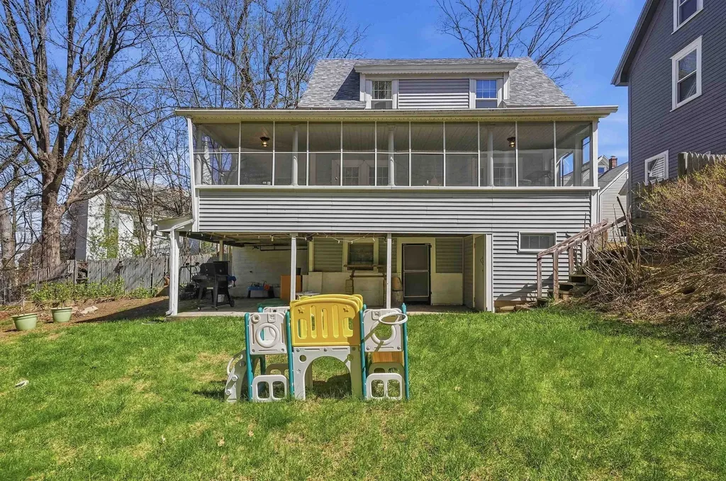 3 Maple Avenue Hudson NH 03051